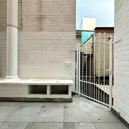 Moderne Au Coeur Du Quartier Saint Adalbert Lüttich