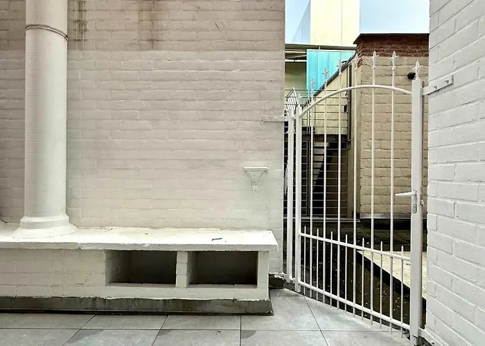 Moderne Au Coeur Du Quartier Saint Adalbert Lüttich